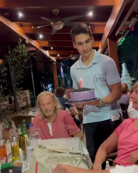 Gemeinsames Abendessen der Gruppe am Ende eines Übungstags